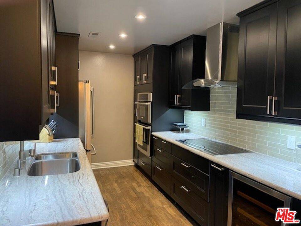 Los Angeles, CA 90068,2260 N Cahuenga BLVD #502