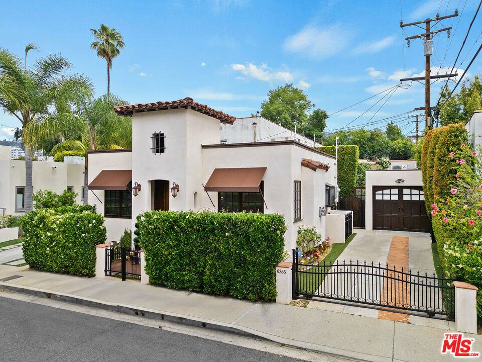 West Hollywood, CA 90046,8265 Romaine ST