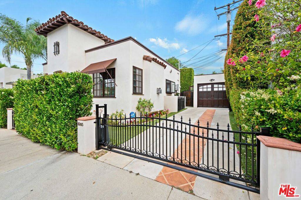 West Hollywood, CA 90046,8265 Romaine ST