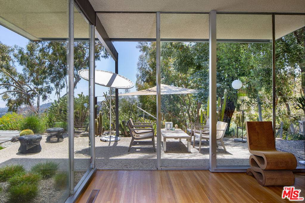 Los Angeles, CA 90049,1531 N Tigertail RD