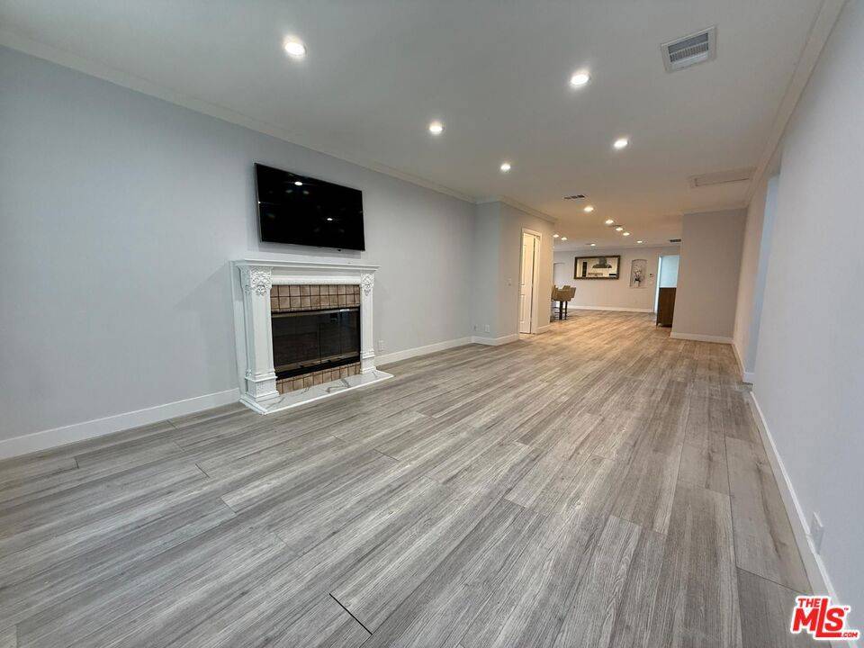 Van Nuys, CA 91401,14018 Calvert ST