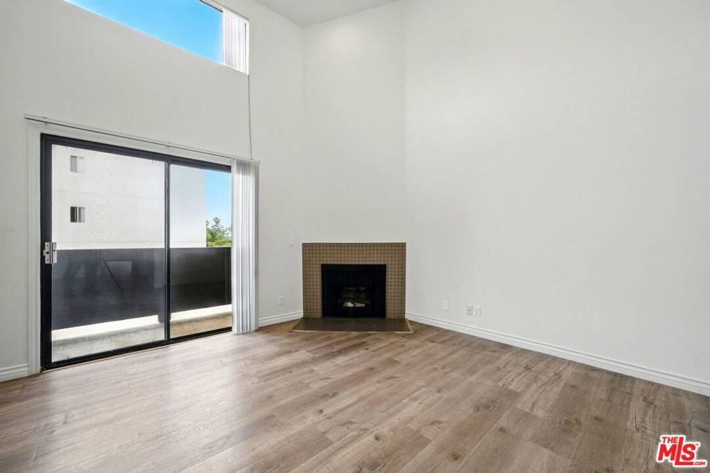 Van Nuys, CA 91401,6212 FULTON AVE #202