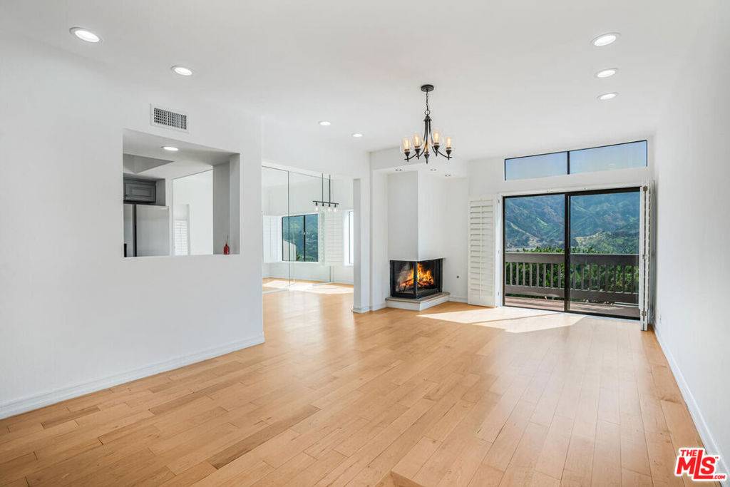 Pacific Palisades, CA 90272,1694 Michael LN