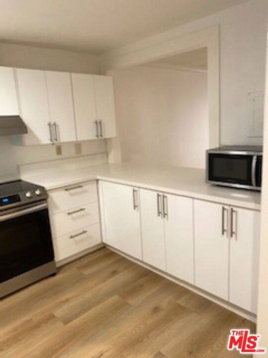 Inglewood, CA 90302,730 N Eucalyptus AVE #3