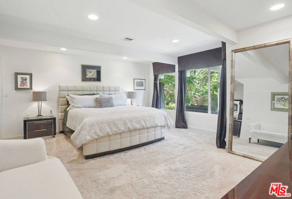 Calabasas, CA 91302,679 Wonder View DR
