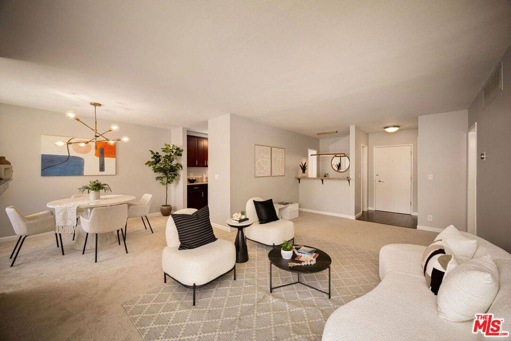 West Hollywood, CA 90069,927 N Kings RD #306