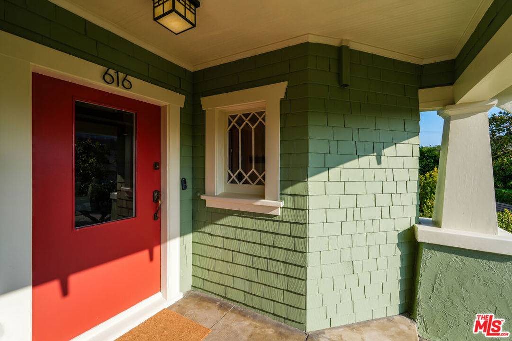 Los Angeles, CA 90004,616 N Gower ST