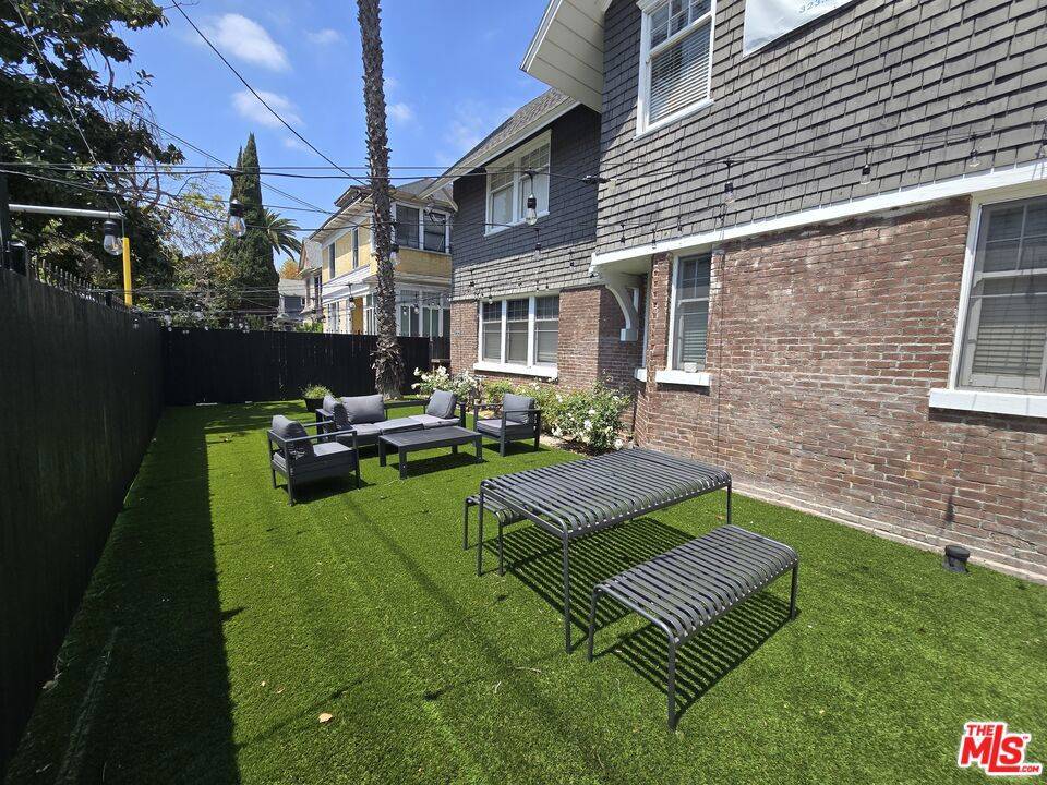 Los Angeles, CA 90007,1257 W Adams BLVD