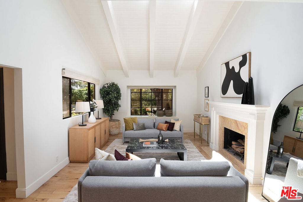 Santa Monica, CA 90402,745 25th ST