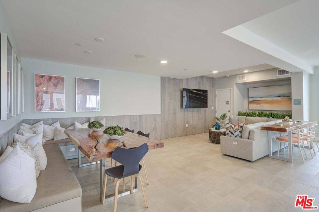 Ventura, CA 93001,160 S Ventura AVE #160-206