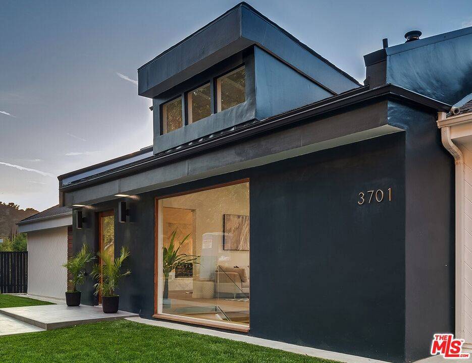 Los Angeles, CA 90068,3701 Multiview DR