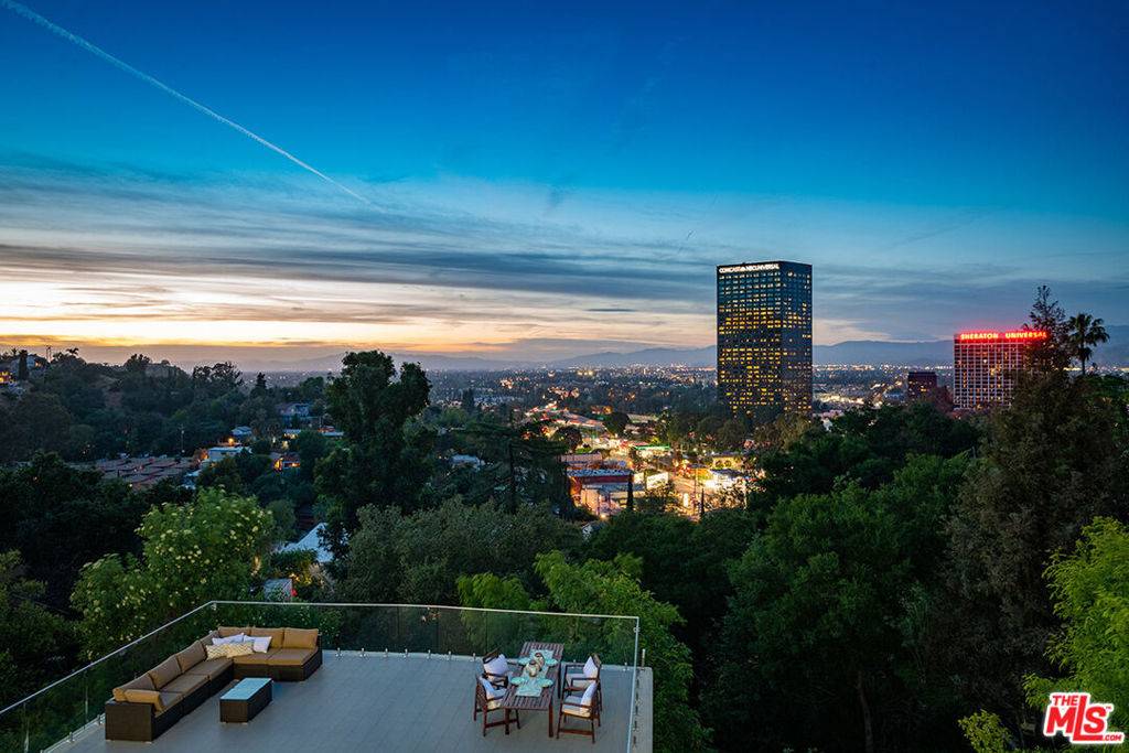Los Angeles, CA 90068,3701 Multiview DR