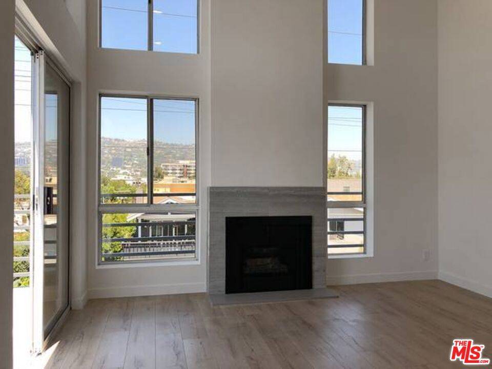 Los Angeles, CA 90048,301 S SWALL DR #401