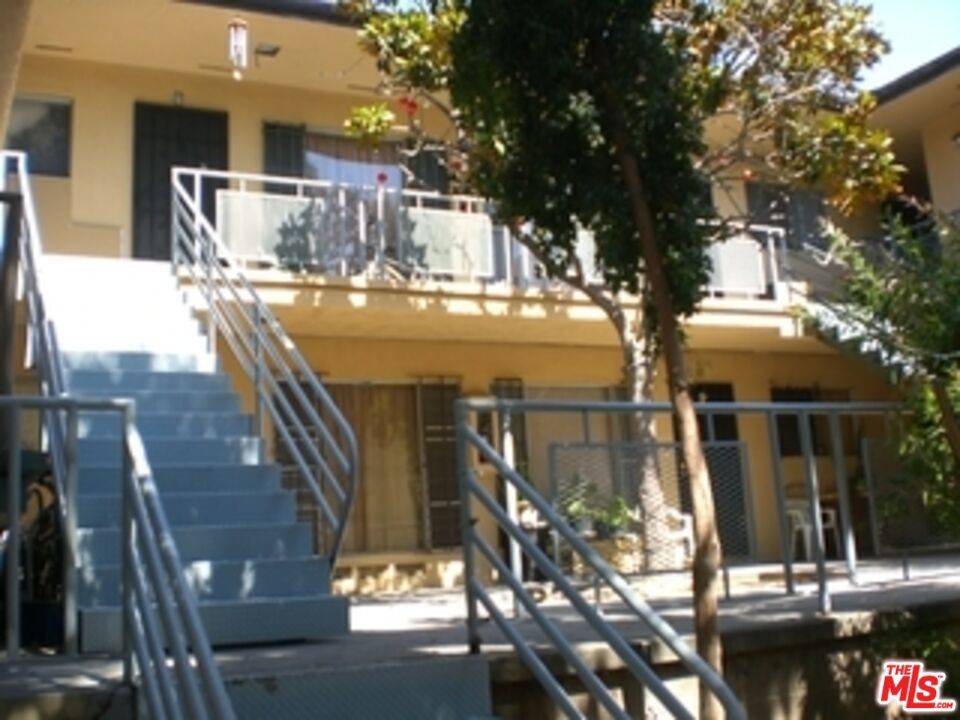 Los Angeles, CA 90004,4106 Rosewood AVE #2