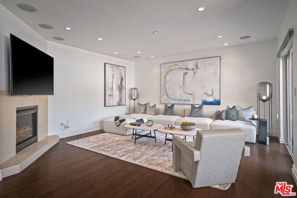 West Hollywood, CA 90046,1248 N Laurel AVE #PH#1
