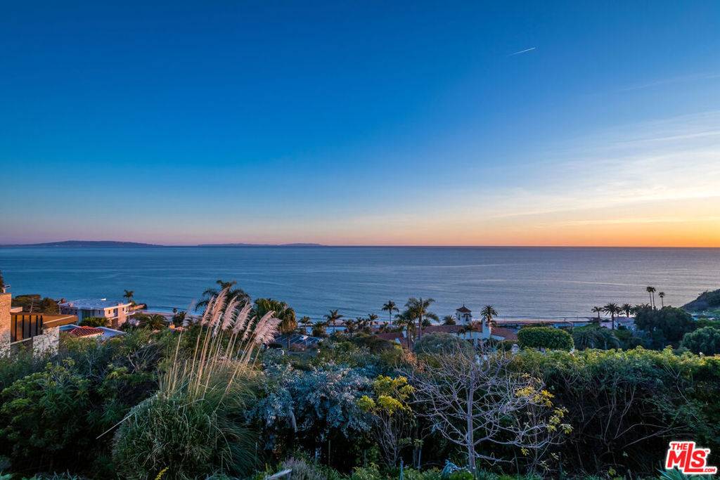 Pacific Palisades, CA 90272,324 Aderno WAY