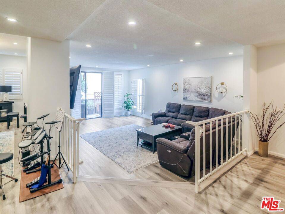 Los Angeles, CA 90025,1434 Greenfield AVE #204