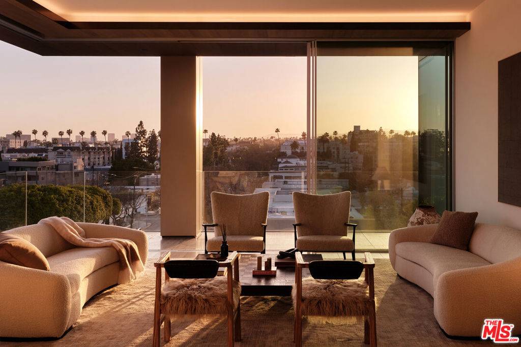 West Hollywood, CA 90048,8899 Beverly BLVD #7C