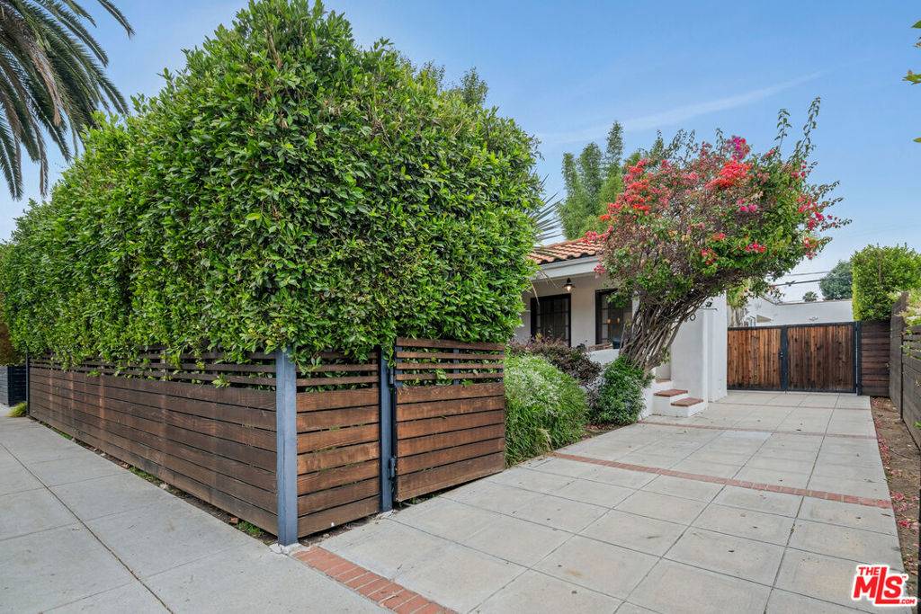 Los Angeles, CA 90046,740 N Laurel AVE