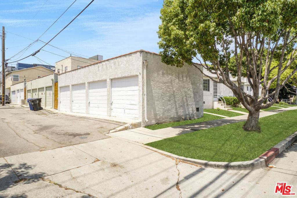 Santa Monica, CA 90404,2415 Arizona AVE