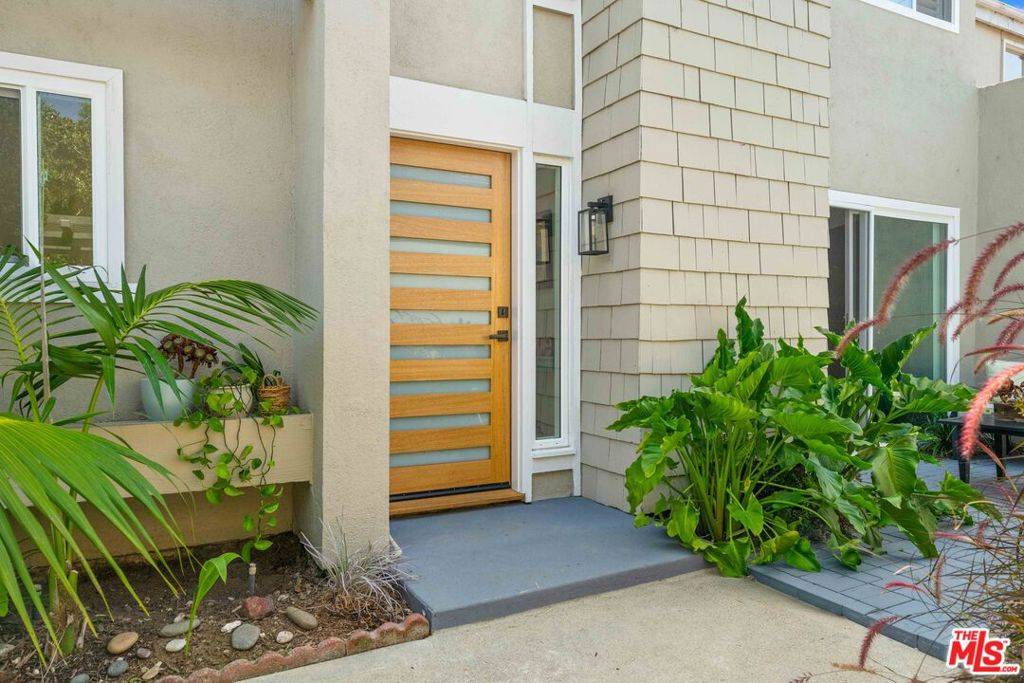 Huntington Beach, CA 92648,7016 Little Harbor DR