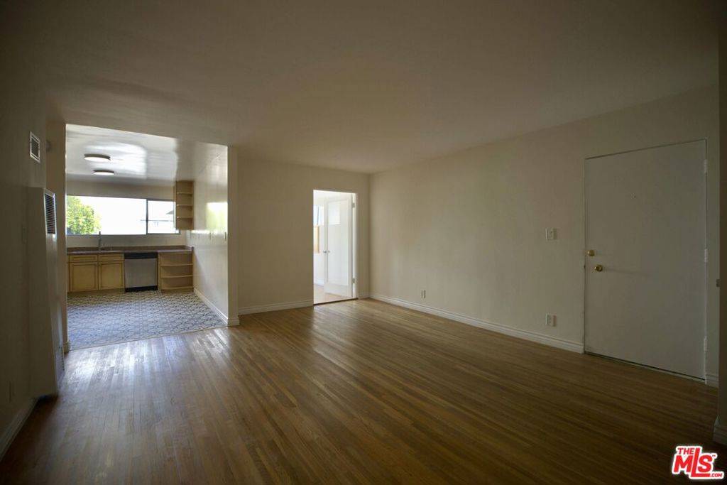 Los Angeles, CA 90025,1233 BARRY AVE #206