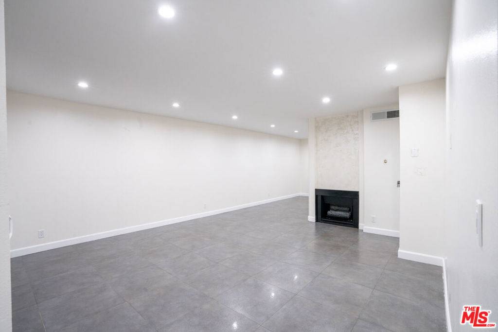 Burbank, CA 91504,9702 Via Roma