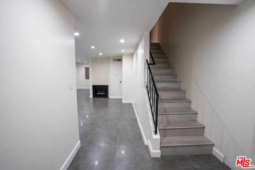 Burbank, CA 91504,9702 Via Roma