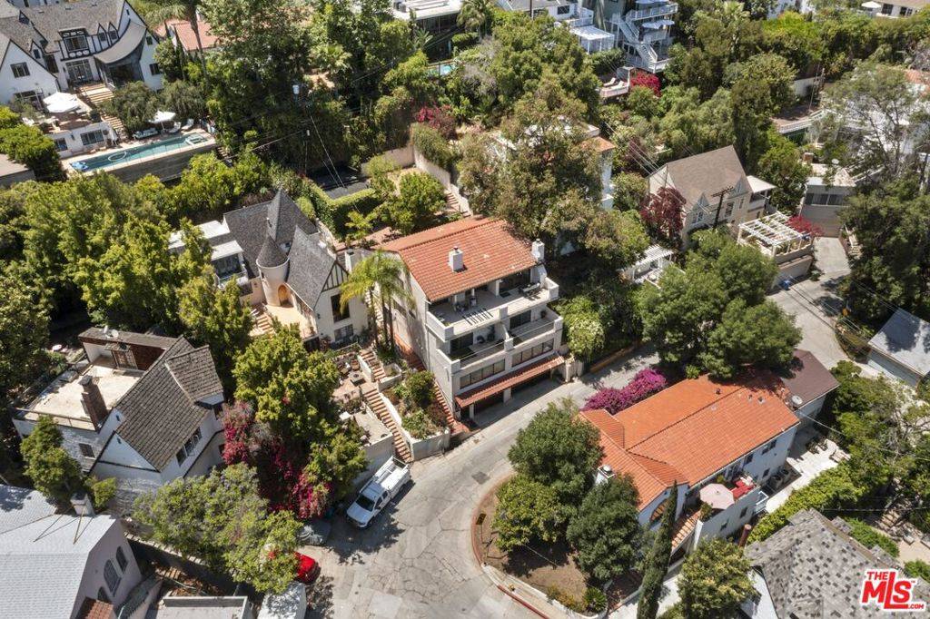 Los Angeles, CA 90068,5940 Manola WAY