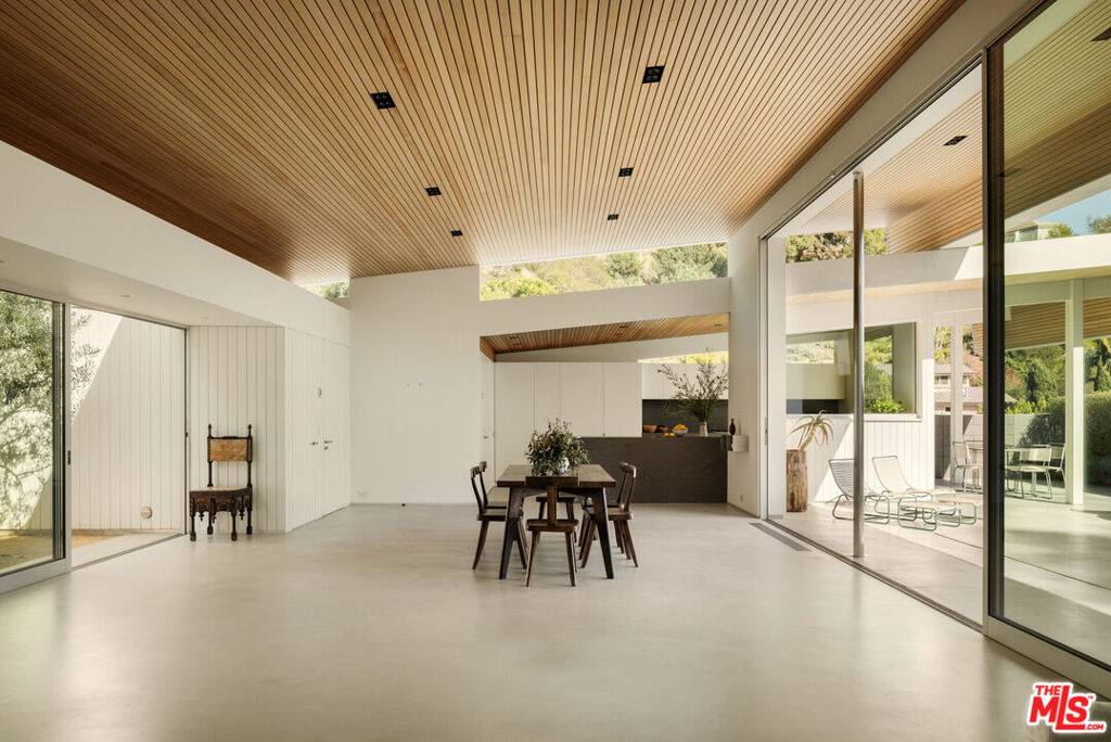 Los Angeles, CA 90069,1549 Rising Glen RD