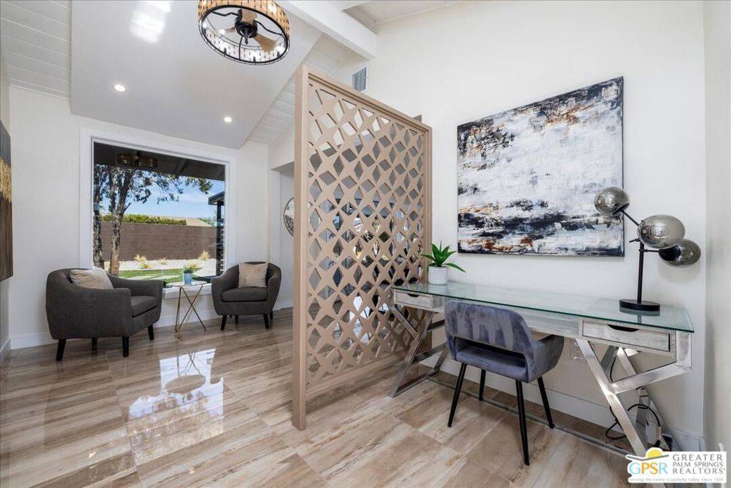 Palm Springs, CA 92262,372 E Molino RD