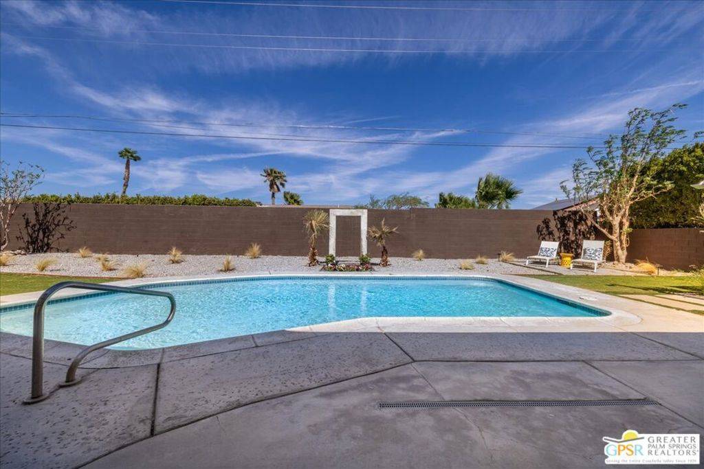 Palm Springs, CA 92262,372 E Molino RD