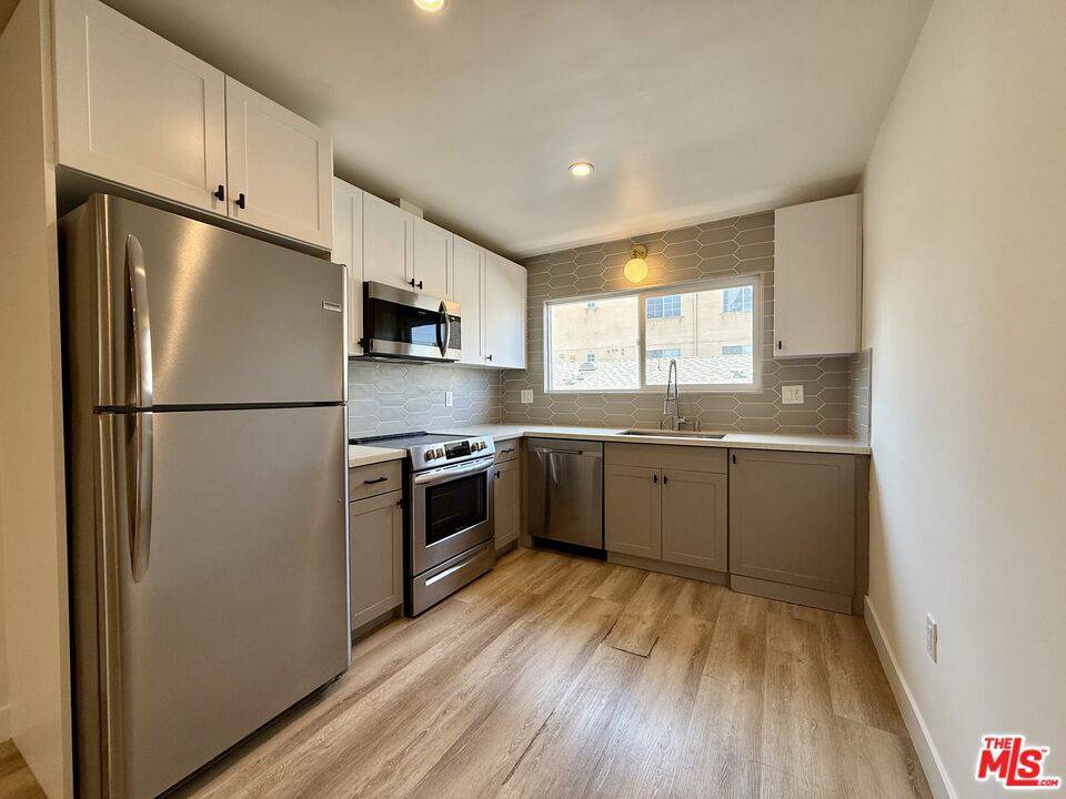 Los Angeles, CA 90038,6350 Willoughby AVE #9