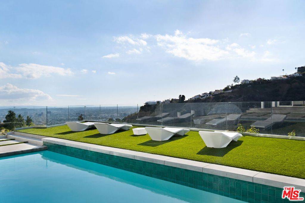 Los Angeles, CA 90046,7868 Electra DR