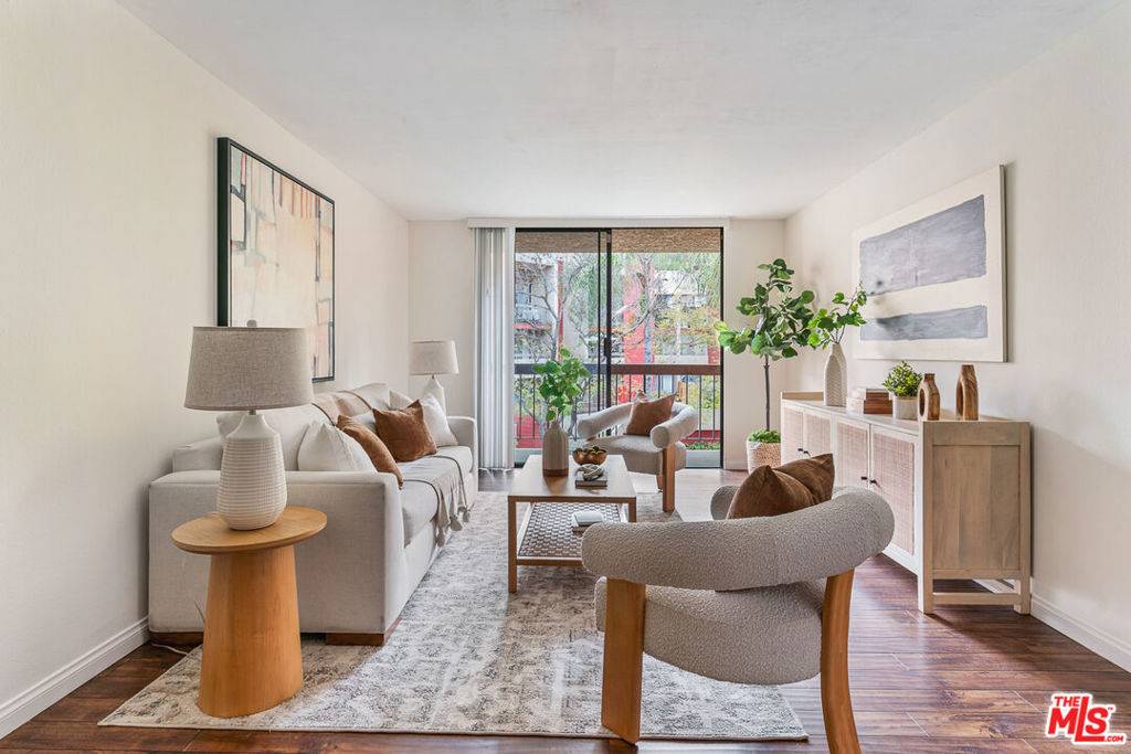 Los Angeles, CA 90042,3961 Via Marisol #202