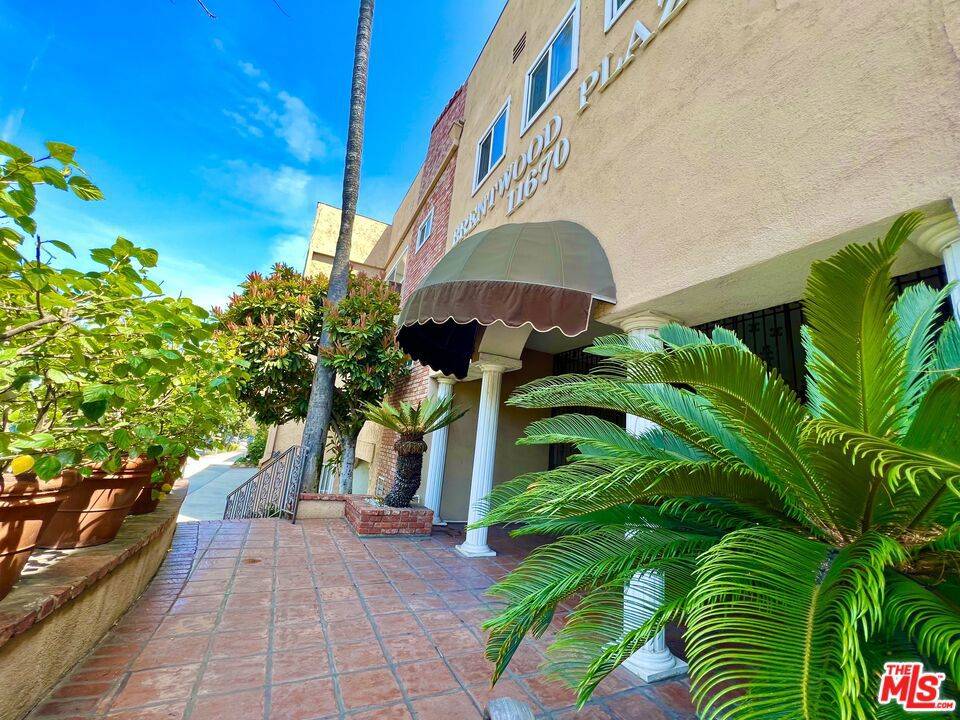 Los Angeles, CA 90049,11670 W Sunset BLVD #205