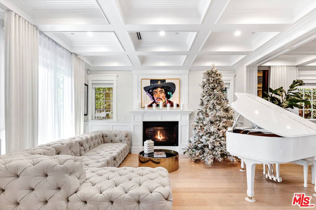 Encino, CA 91436,5000 Petit AVE