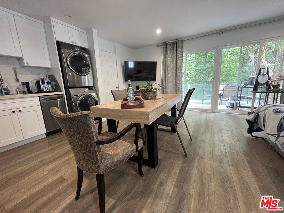 Sherman Oaks, CA 91403,3708 Woodcliff RD