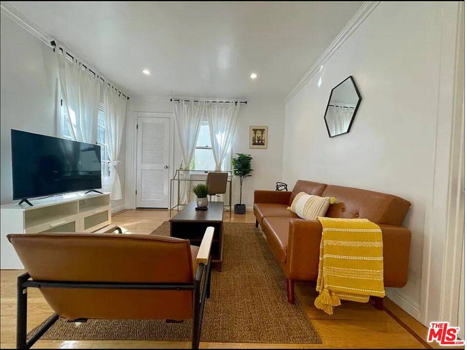 Santa Monica, CA 90403,907 18th Street #F