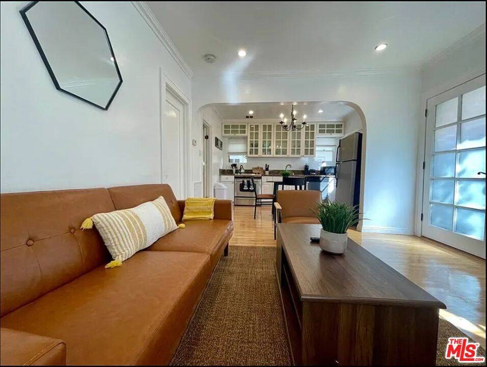 Santa Monica, CA 90403,907 18th Street #F
