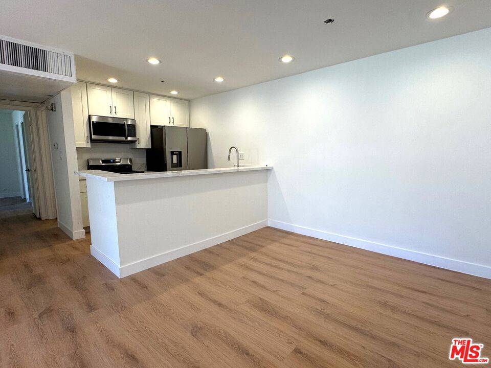 Canoga Park, CA 91304,8601 International AVE #237