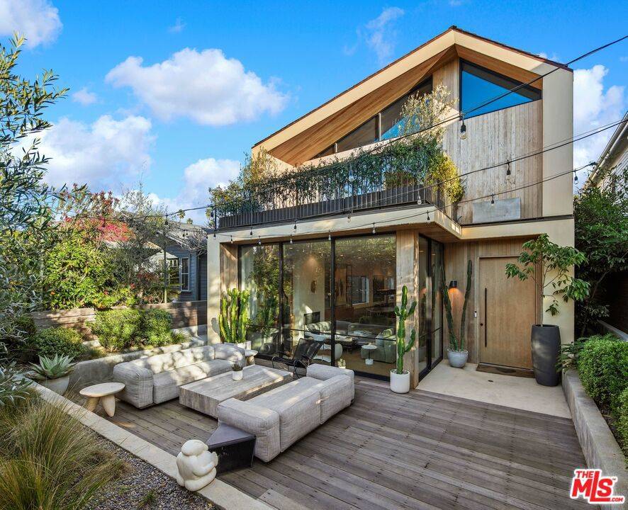 Venice, CA 90291,810 Amoroso PL