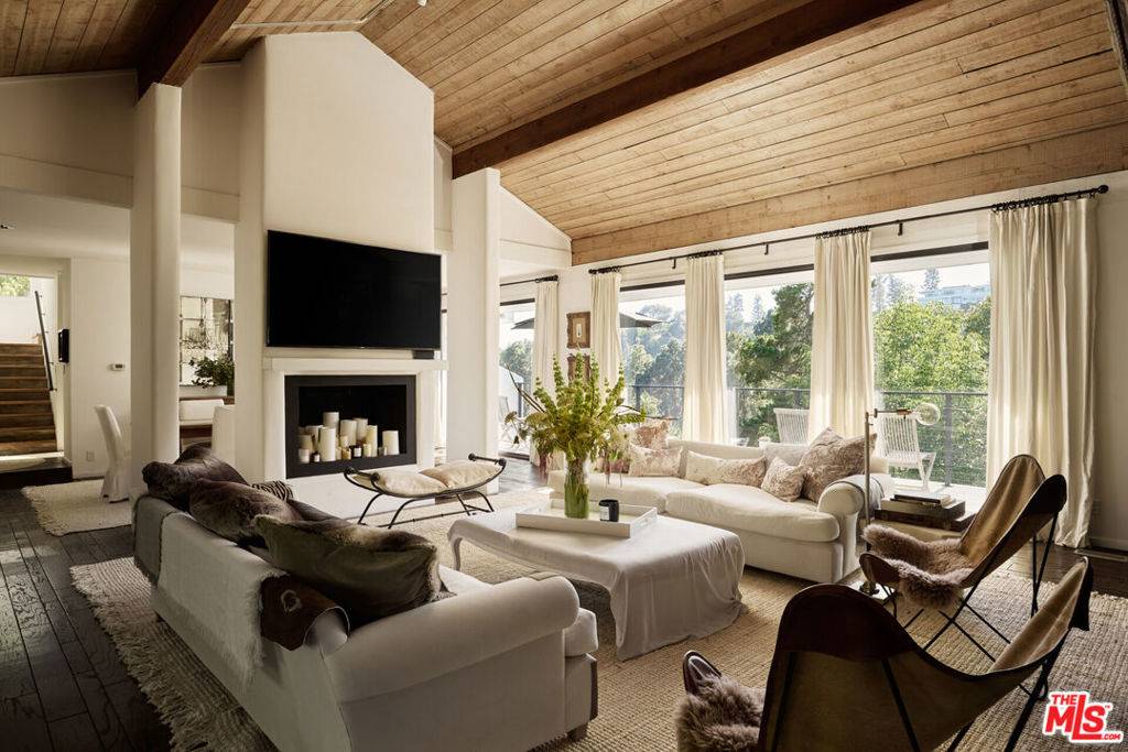 Beverly Hills, CA 90210,1583 Lindacrest DR