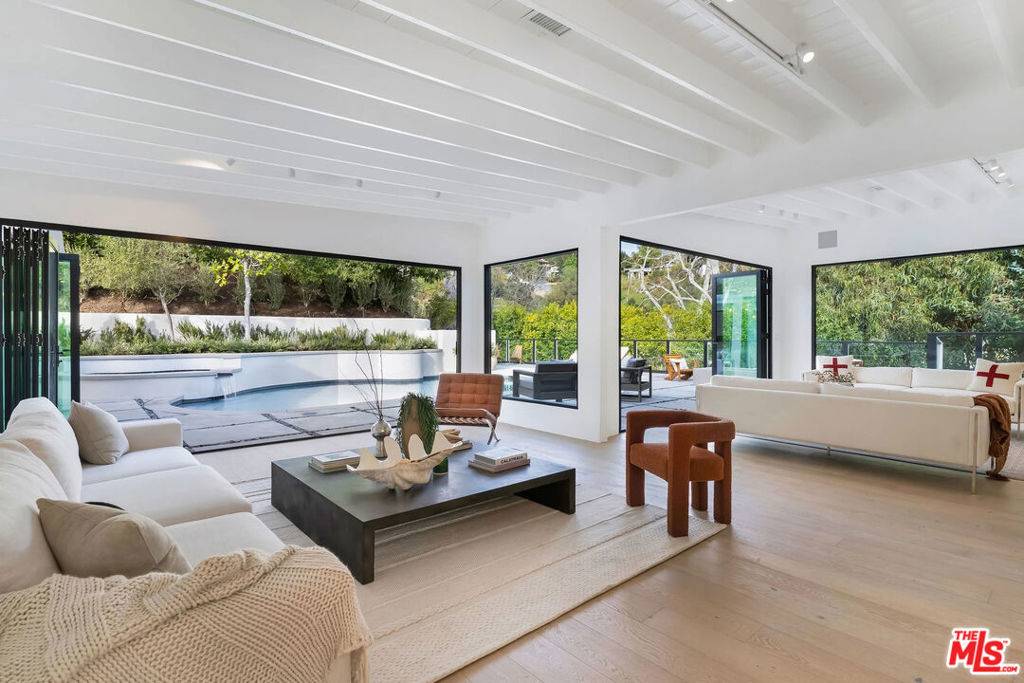 Los Angeles, CA 90046,2600 Zorada DR