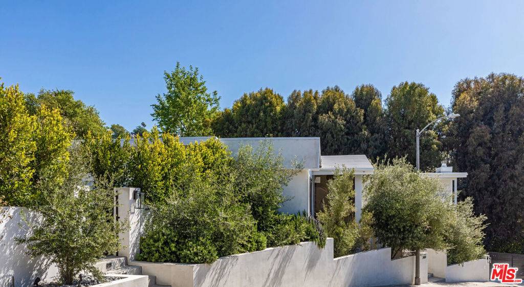 Los Angeles, CA 90046,2600 Zorada DR