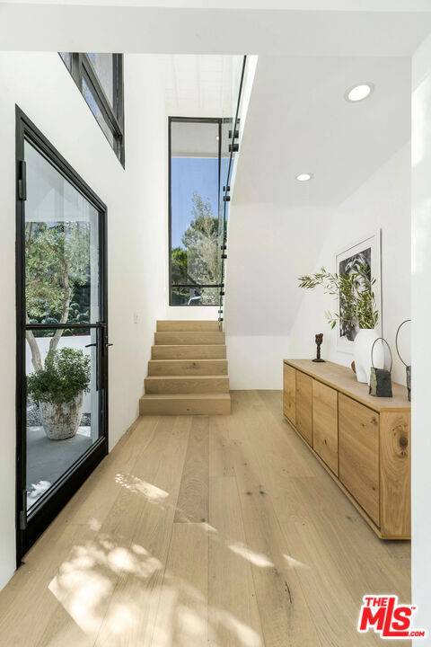 Los Angeles, CA 90046,2600 Zorada DR