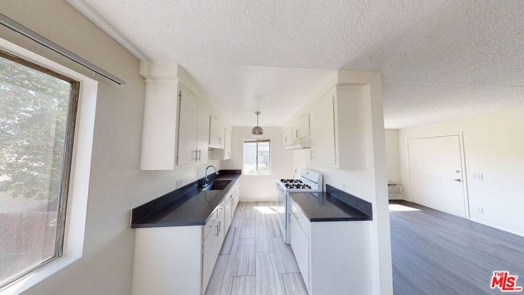 Sherman Oaks, CA 91411,5236 Kester AVE