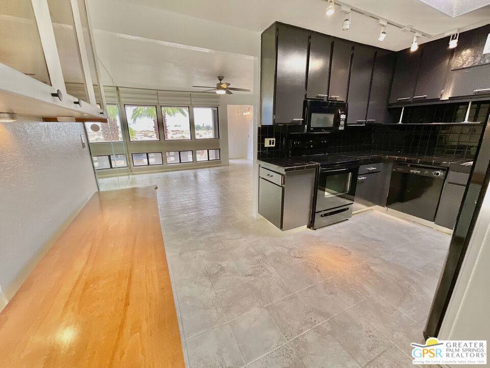 Palm Springs, CA 92262,425 Bradshaw LN #63