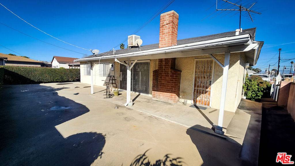Los Angeles, CA 90044,12105 S Hoover ST