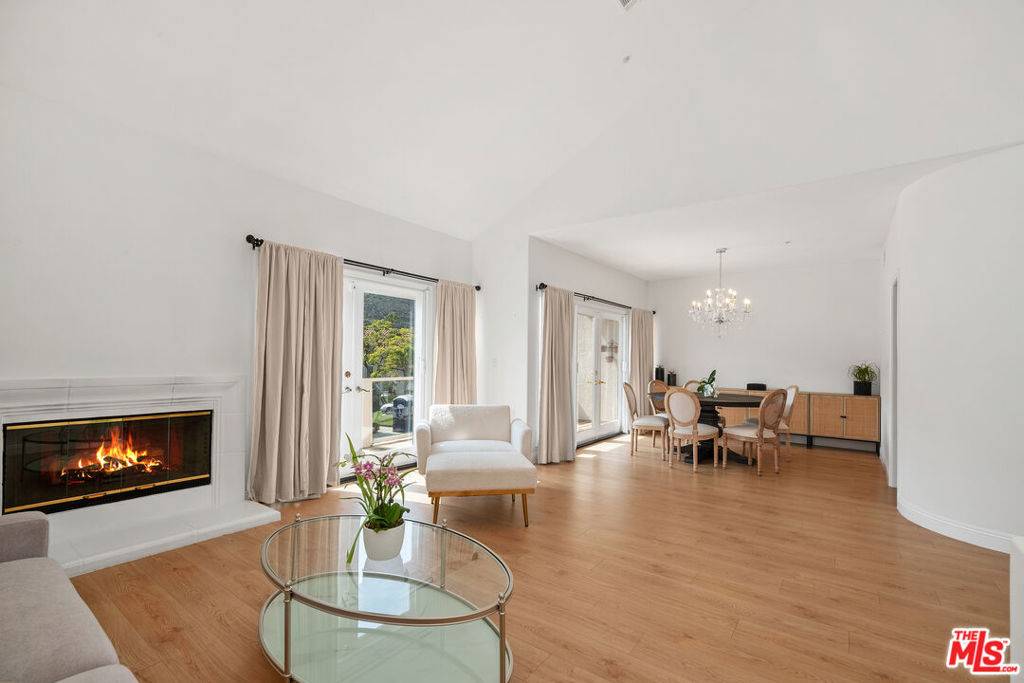 Pacific Palisades, CA 90272,622 Palisades DR
